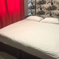 Гостиница B&B Hostel Yekaterinburg в Екатеринбурге - забронировать гостиницу B&B Hostel Yekaterinburg, цены и фото номеров Екатеринбург комната для гостей