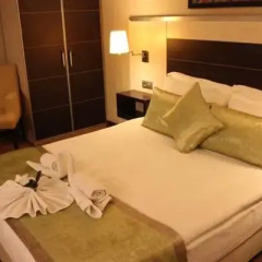 Izmir Comfort Hotel сейф в номере