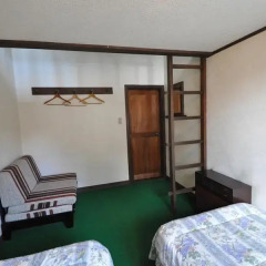 Отель Guest House Wind Inn Hakuba Хакуба сейф в номере