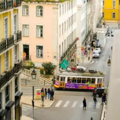 Апартаменты Fascinating Apartment in Historic Lisbon городской автобус