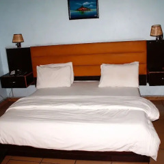 Apex Hilton Hotel сейф в номере