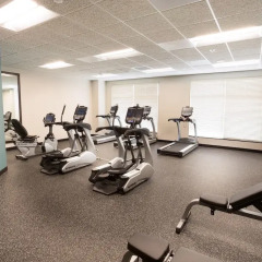 Отель Drury Inn & Suites St. Louis Brentwood фитнесс-зал