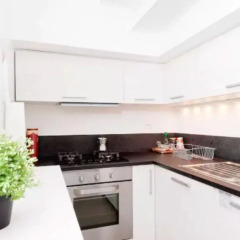 Отель Sunny flat in elegant building close to Colosseum Рим в номере