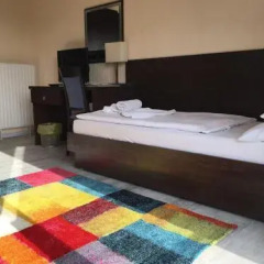Отель Prestige House сейф в номере