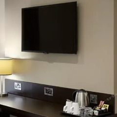 Отель Premier Inn Manchester Trafford Centre North удобства в номере
