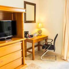 Отель Quality Inn Mazatlan удобства в номере