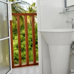 Отель Airport Comfort Inn Maldives Мале ванная