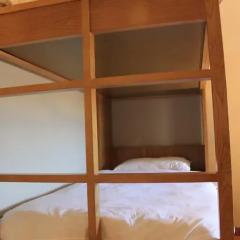 Being Porto Hostel сейф в номере