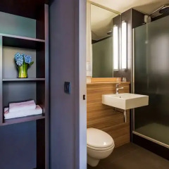 Отель Campanile Hotel & Restaurant Amsterdam Zuid-Oost Нидерланды, Амстердам - 6 отзывов об отеле, цены и фото номеров - забронировать отель Campanile Hotel & Restaurant Amsterdam Zuid-Oost онлайн ванная фото 2