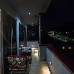 Отель New W Hotel Албания, Тирана - отзывы, цены и фото номеров - забронировать отель New W Hotel онлайн балкон