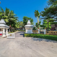 Отель Wora Bura Hua Hin Resort and Spa парковка