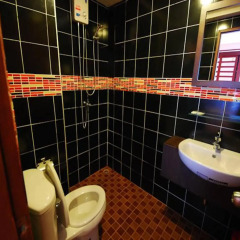 Отель The Palm Delight Guesthouse ванная