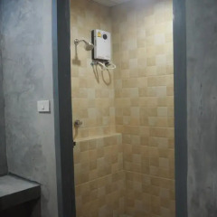 April 24 Home Hostel Бангкок ванная