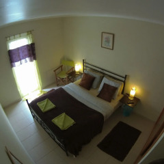 Отель Peniche Surf Lodge Пениче сейф в номере