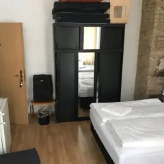 Hostel Kreuzberg сейф в номере