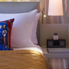 Отель W London Leicester Square сейф в номере