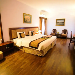 Royal Hotel Saigon сейф в номере