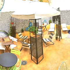 Hostel One Paralelo Барселона бассейн