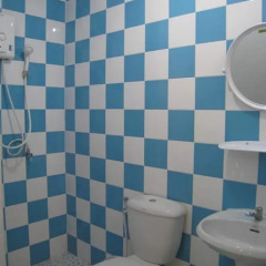 Апартаменты C.S. Poonpol Apartment ванная
