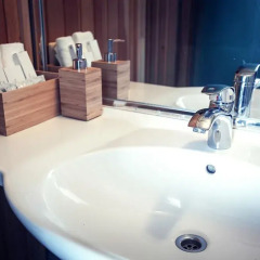 Гостиница Park hotel Shishka в Новосибирске отзывы, цены и фото номеров - забронировать гостиницу Park hotel Shishka онлайн Новосибирск ванная фото 2