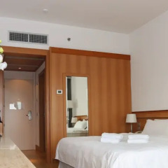 Отель Wyndham Rome Midas сейф в номере