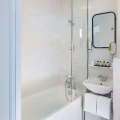 Отель Hôtel Moncey Париж ванная