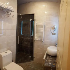 Отель English Home Tbilisi Тбилиси ванная