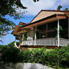 Отель On The Hill Karon Resort гостиничный бар