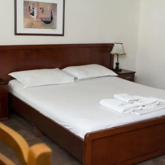 Отель Vila Verde Rooms Тирана сейф в номере