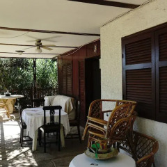 Отель Jimmys House питание