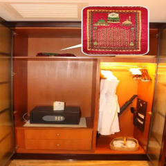 Royal Mediterranean Hotel сейф в номере