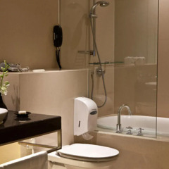 Siri Sathorn Hotel ванная