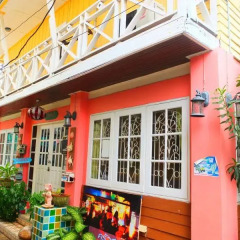 Отель Baan Romruen Homestay Таиланд, Ко-Лан - отзывы, цены и фото номеров - забронировать отель Baan Romruen Homestay онлайн вид на фасад