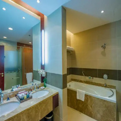 Гостиница Пекин Палас Soluxe Astana Казахстан, Нур-Султан - 4 отзыва об отеле, цены и фото номеров - забронировать гостиницу Пекин Палас Soluxe Astana онлайн ванная фото 2
