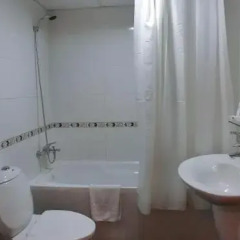 Al Muraqabat Plaza Hotel Apartments ванная фото 2