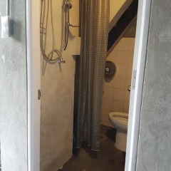 Monkey Cave - Hostel Бангкок ванная