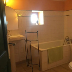 Отель Holiday home La Maison Du Brun Besignan ванная
