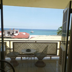 Отель Rooms On the Hip Strip - Montego Bay балкон