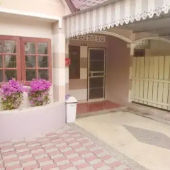 Отель Aree Guesthouse5 парковка