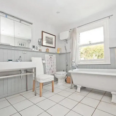 Отель Veeve Roderick Road 5 Bed Family Home Hampstead ванная