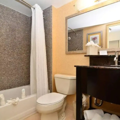 Отель Quality Inn & Suites New York Avenue ванная