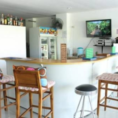 Отель Baan Tonnam Guesthouse гостиничный бар