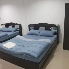 Отель Royal Inn Kitchen and Bar сейф в номере