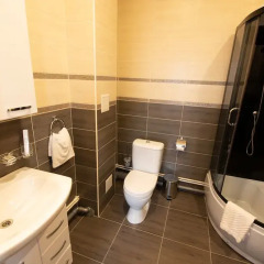 Гостиница Sovetskaya Themed Hotel в Иркутске отзывы, цены и фото номеров - забронировать гостиницу Sovetskaya Themed Hotel онлайн Иркутск ванная
