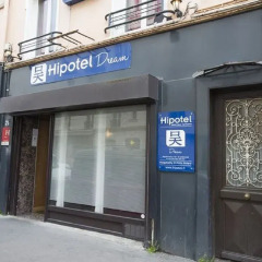 Отель Hipotel Paris Montmartre банкомат