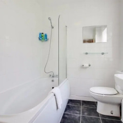 Отель St Margarets Place Townhouse Брайтон ванная
