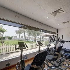 Отель Ajman Beach Hotel ОАЭ, Аджман - 3 отзыва об отеле, цены и фото номеров - забронировать отель Ajman Beach Hotel онлайн фитнесс-зал фото 3