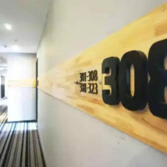 Chengdu Lazybones Lounge Hostel бассейн