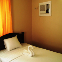 Отель Cambriza Suites сейф в номере