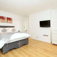 Отель OYO Home Kings Cross St Pancras Garden сейф в номере